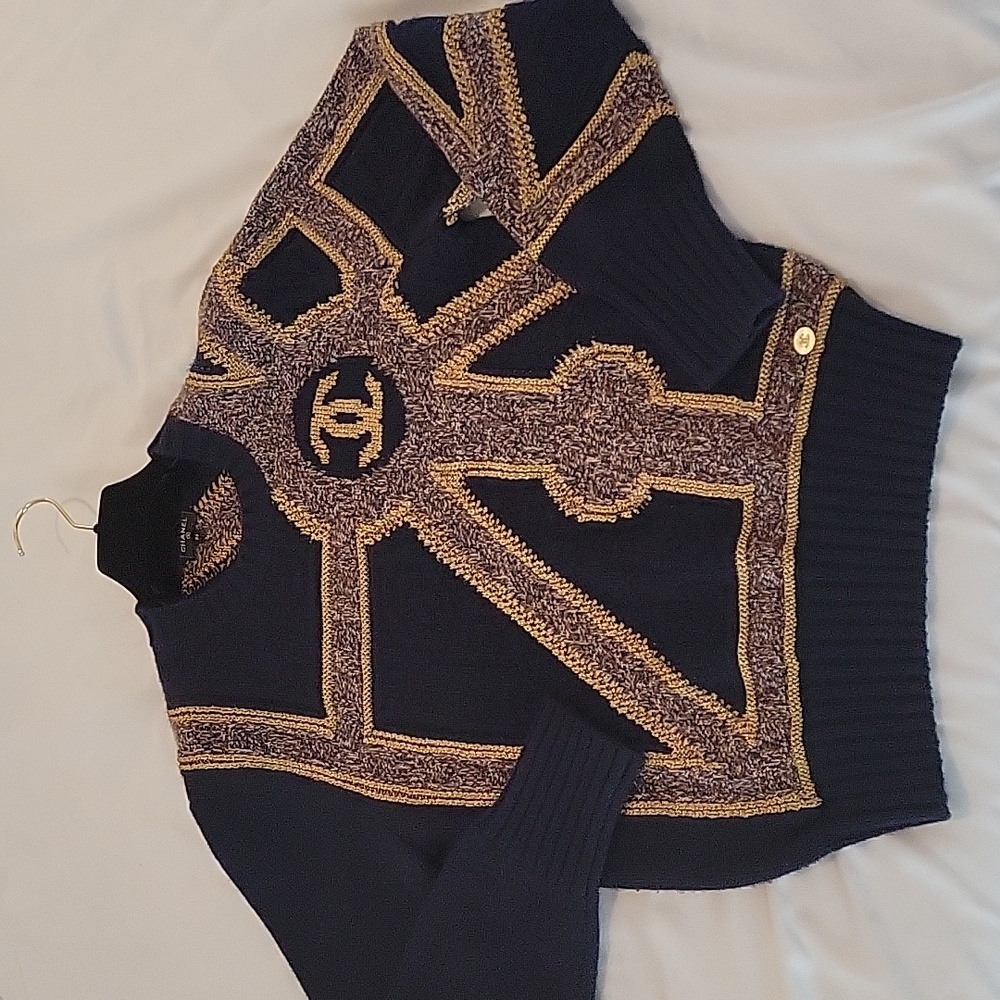 Chanel Navy cashmere knit sweater